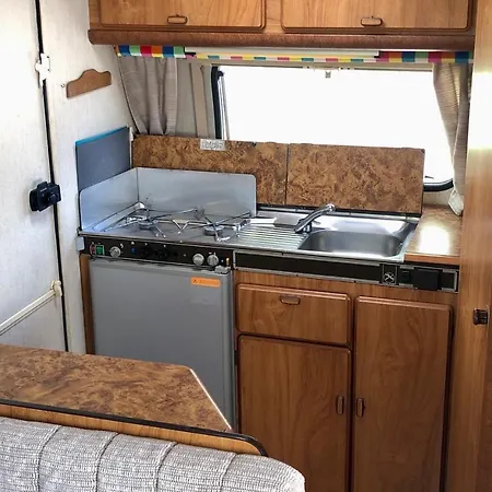 Camper In The Κάμπινγκ