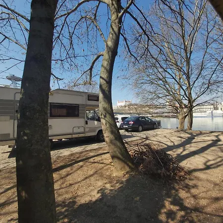 Κάμπινγκ Camper In The Μπρατισλάβα