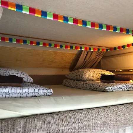 Κάμπινγκ Camper In The